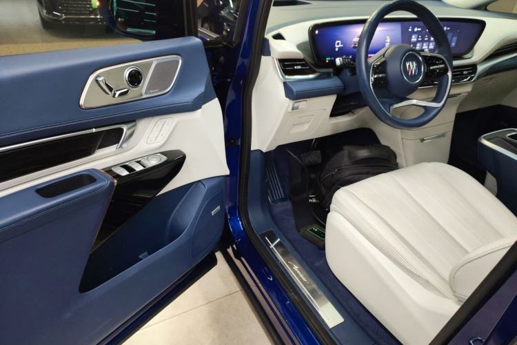 Used Buick Century 2023 2.0T Six-Seater Yinshi Edition
