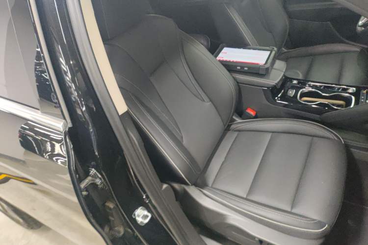 Used Buick Envision 2023 Encore S 552T Two-Wheel Drive Luxury Model
